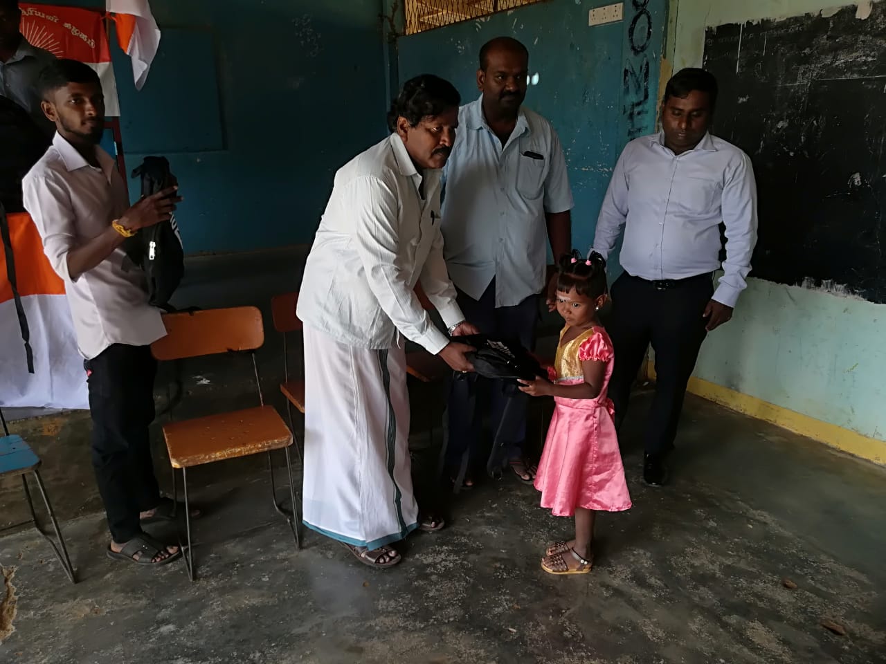 வல்வை உதயசூரியன் கழகம் கனடாவினால் தாயக உறவுகளுக்கு கற்றல் உபகரணங்கள் வழங்கப்பட்டது