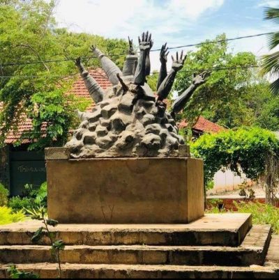 யாழ் பல்கலையில் அமைந்திருந்த முள்ளிவாய்க்கால் நினைவேந்தல் தூபி இரவோடு இரவாக அழிப்பு