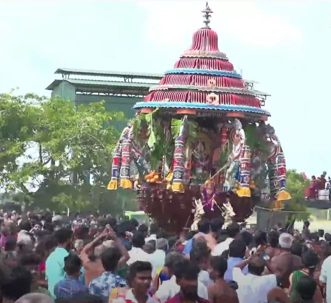 தேரேறி அருள் பாலித்தார் அன்னதானக் கந்தன்!