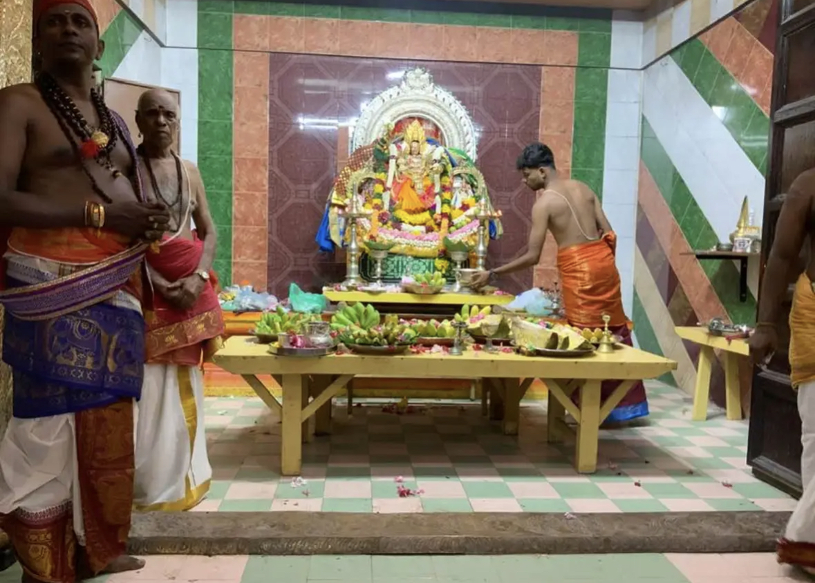 வல்வை முத்துமாரி அம்மன் ஆலய 2ம் நாள் இரவுத்திருவிழா 22.04.2023 பகுதி1