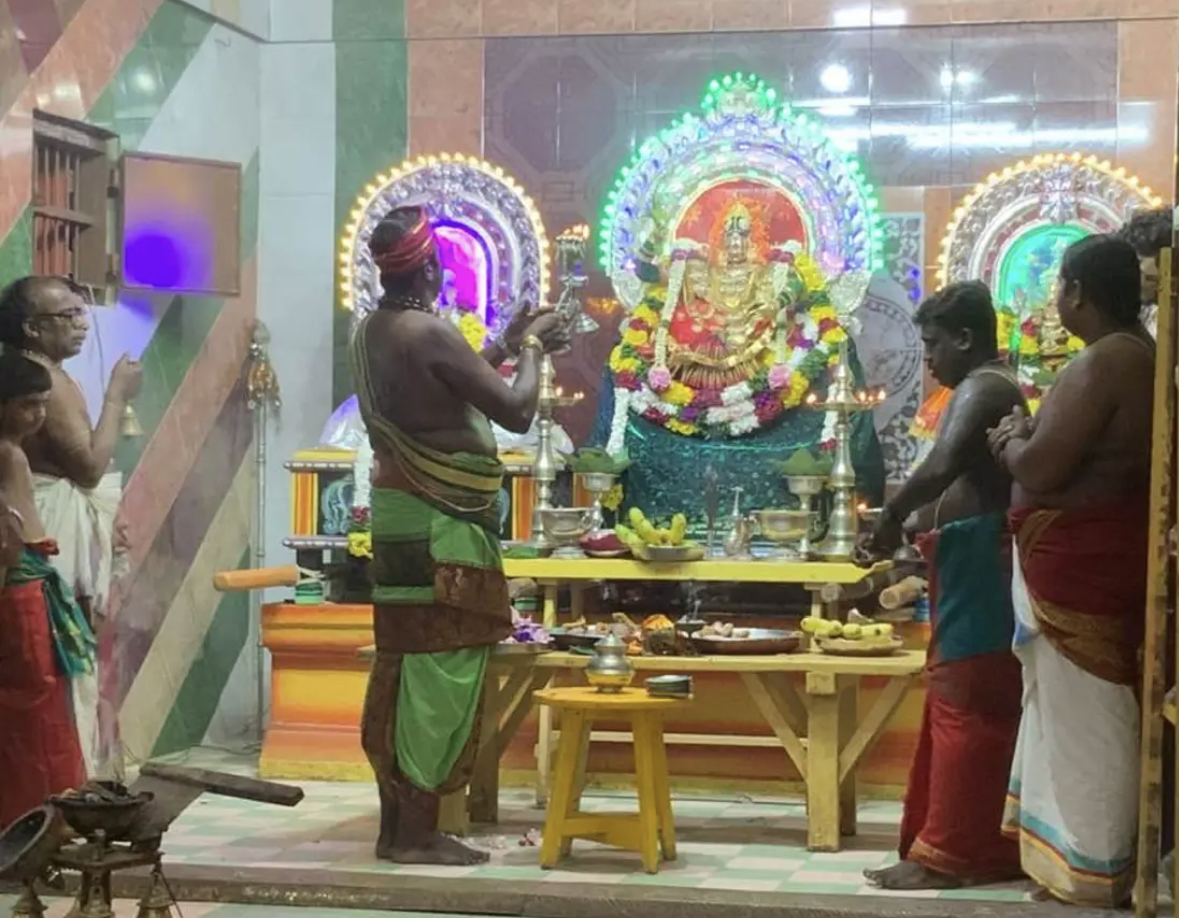 வல்வை முத்துமாரி அம்மன் ஆலய 6ம் நாள் இரவுத்திருவிழா 26.04.2023 பகுதி 1